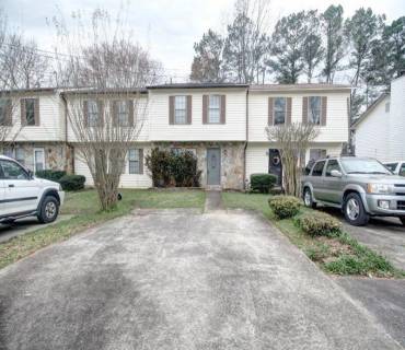 4010 Laurie Jo Drive, Marietta, Georgia 30008, 2 Bedrooms Bedrooms, ,3 BathroomsBathrooms,Residential Lease,For Sale,Laurie Jo,6897606